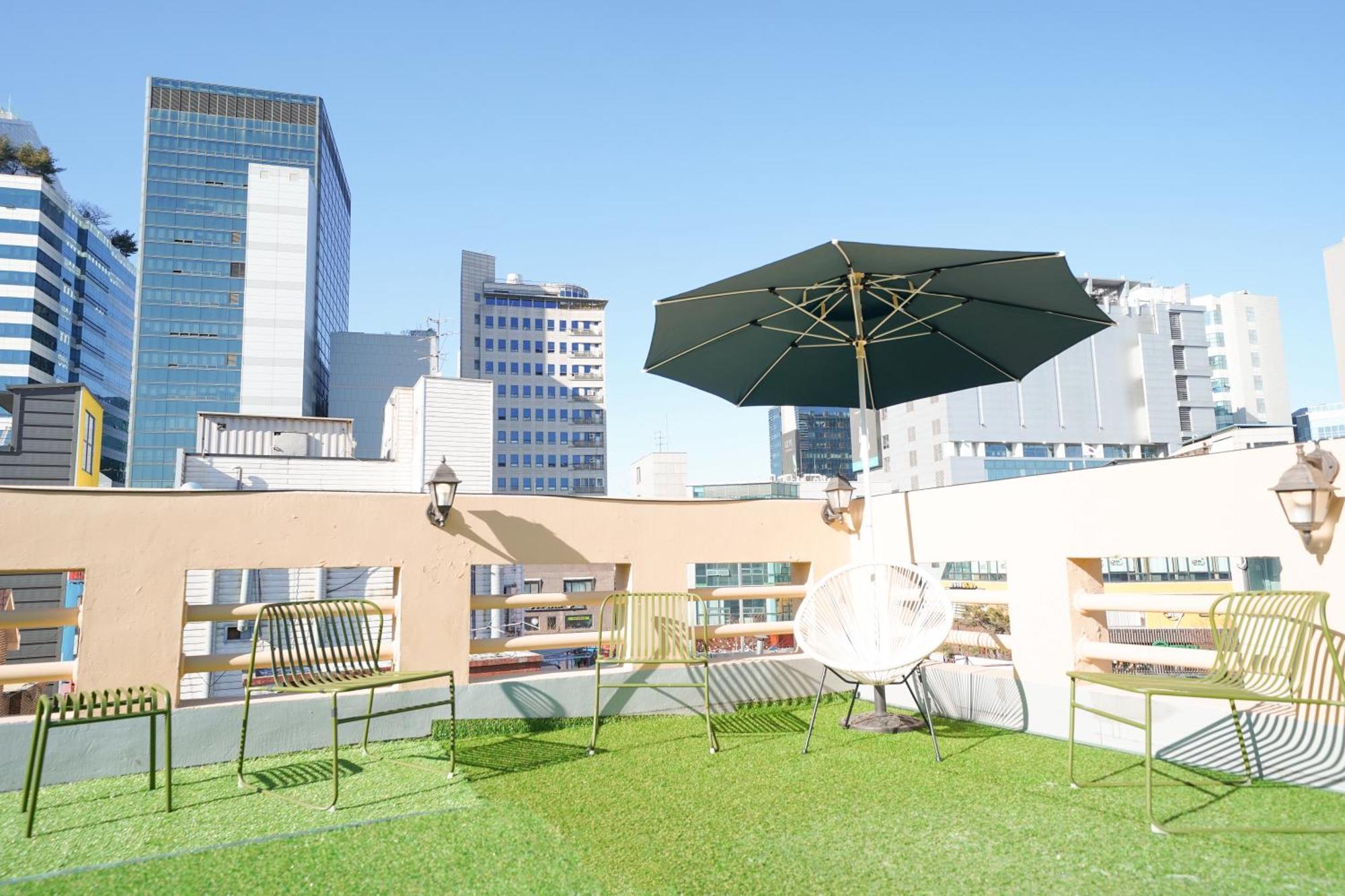 Hongik Univ Station Romantic Rooftop-house