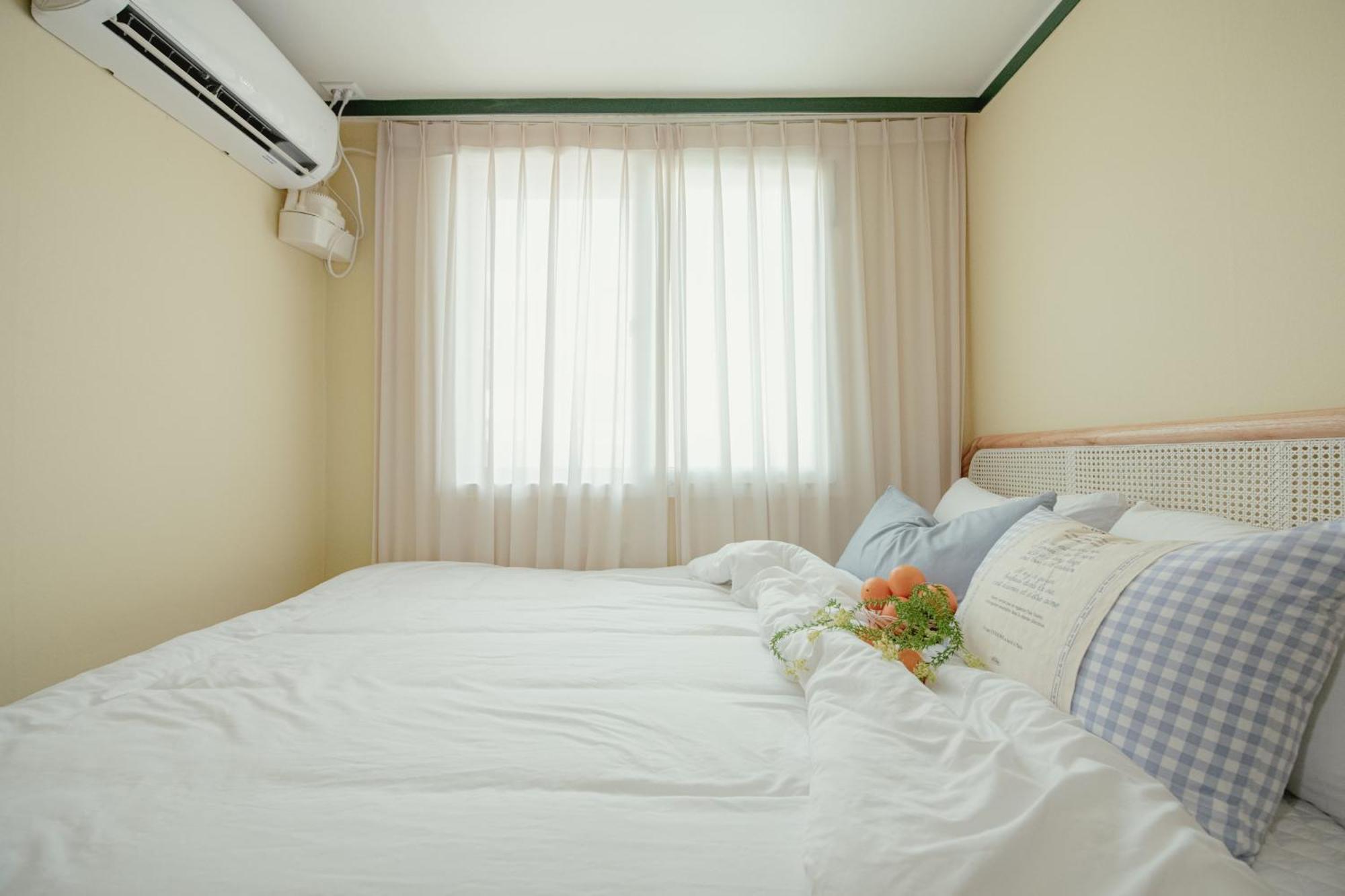 Hongik Univ Station Romantic Rooftop-house *